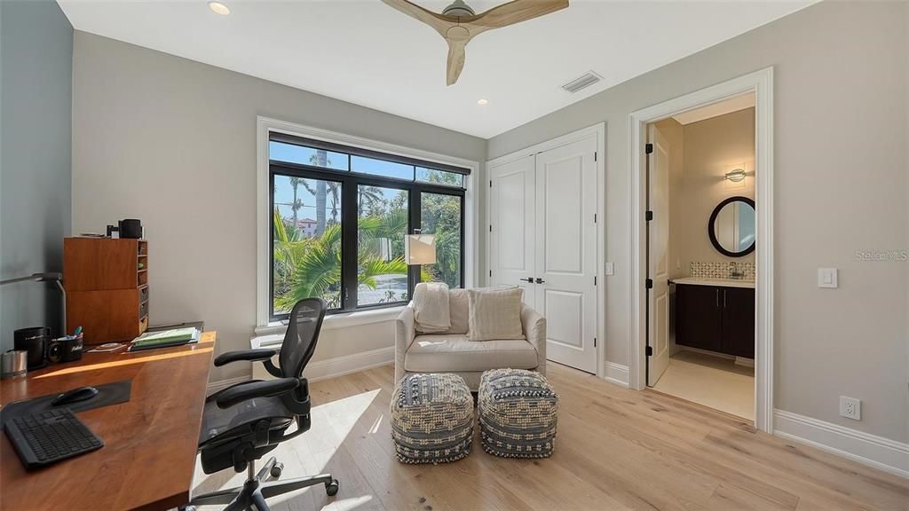 For Sale: $4,895,000 (5 beds, 6 baths, 5712 Square Feet)