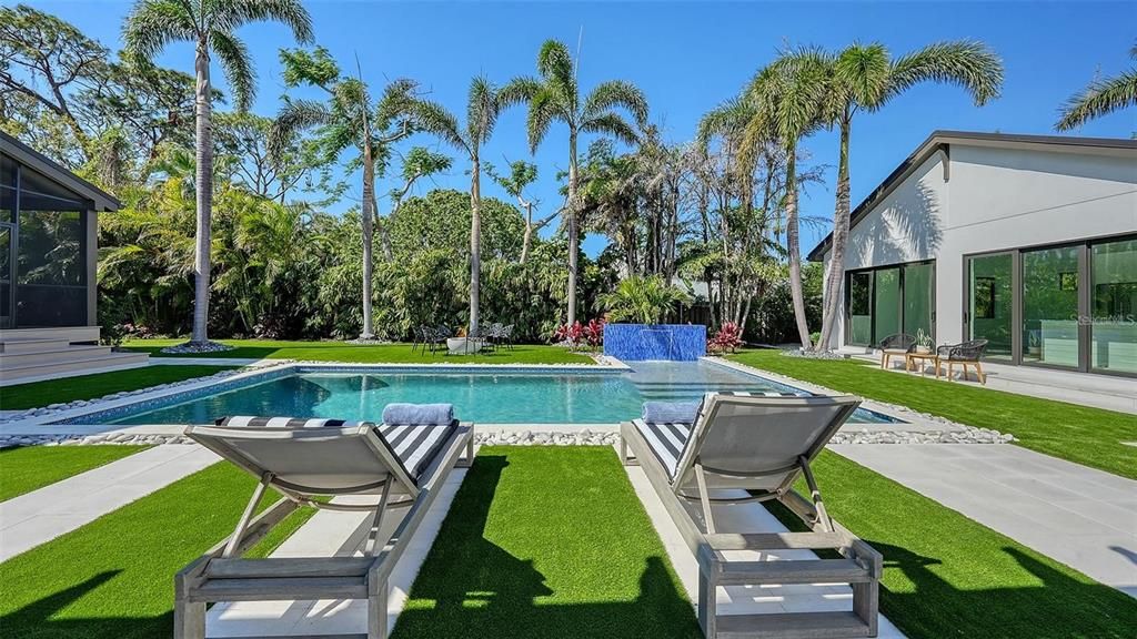 For Sale: $4,895,000 (5 beds, 6 baths, 5712 Square Feet)