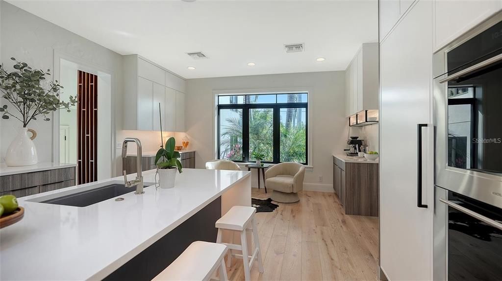 For Sale: $4,895,000 (5 beds, 6 baths, 5712 Square Feet)