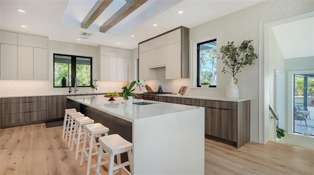 For Sale: $4,895,000 (5 beds, 6 baths, 5712 Square Feet)