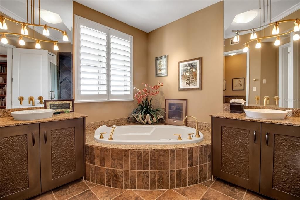 For Sale: $2,350,000 (3 beds, 2 baths, 3738 Square Feet)