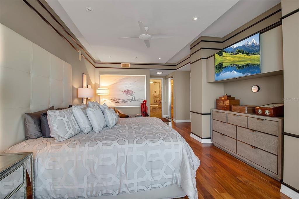 For Sale: $2,350,000 (3 beds, 2 baths, 3738 Square Feet)