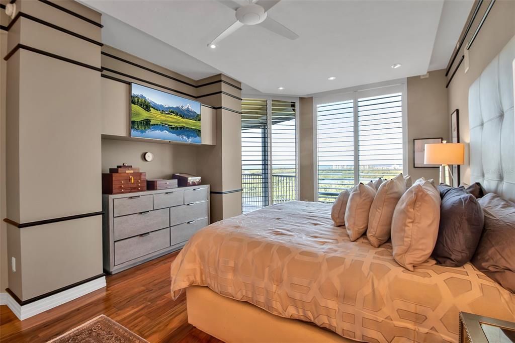 For Sale: $2,350,000 (3 beds, 2 baths, 3738 Square Feet)