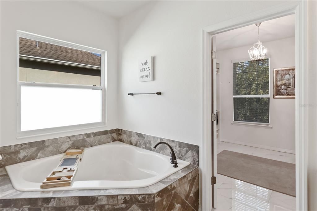 Active With Contract: $599,990 (5 beds, 4 baths, 4247 Square Feet)