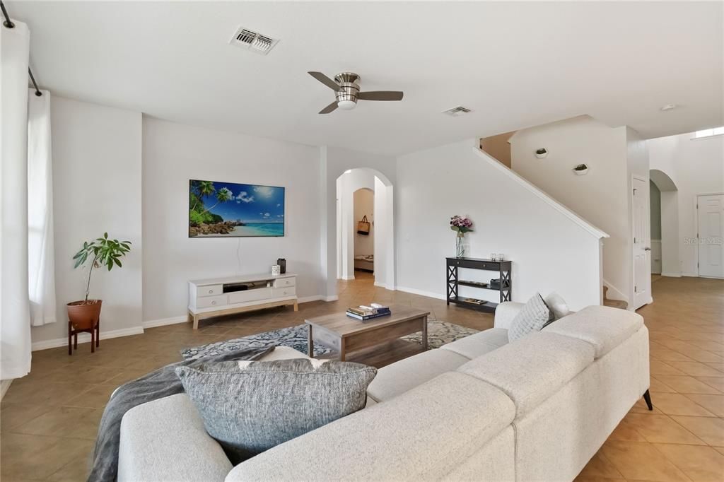 Active With Contract: $599,990 (5 beds, 4 baths, 4247 Square Feet)