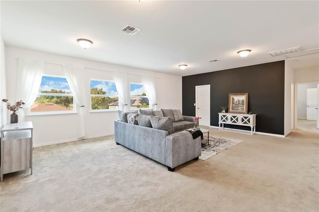 Active With Contract: $599,990 (5 beds, 4 baths, 4247 Square Feet)