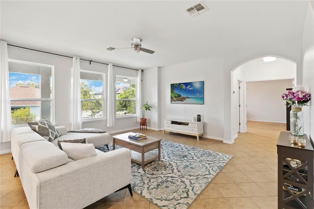 Active With Contract: $599,990 (5 beds, 4 baths, 4247 Square Feet)