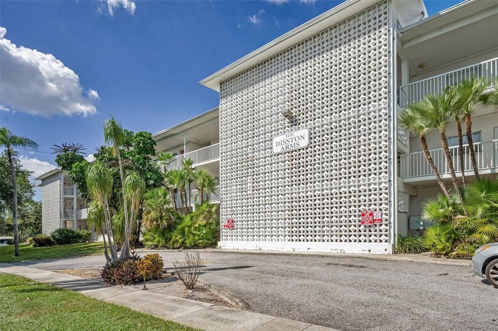 Active With Contract: $99,000 (2 beds, 2 baths, 1134 Square Feet)