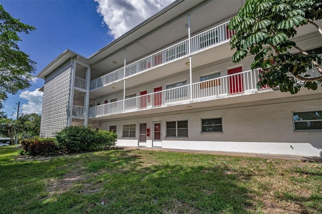 Active With Contract: $99,000 (2 beds, 2 baths, 1134 Square Feet)