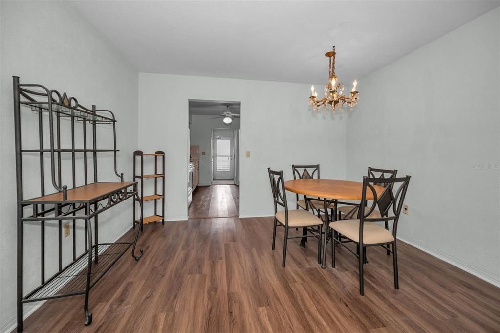 Active With Contract: $99,000 (2 beds, 2 baths, 1134 Square Feet)