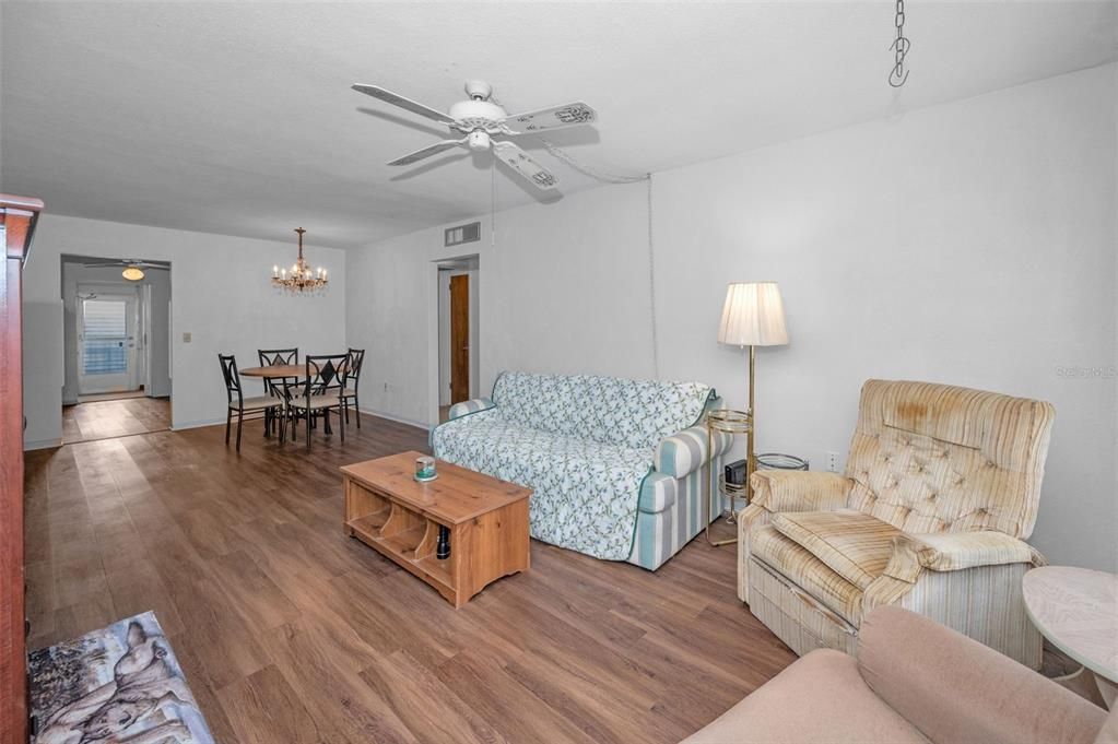 Active With Contract: $99,000 (2 beds, 2 baths, 1134 Square Feet)