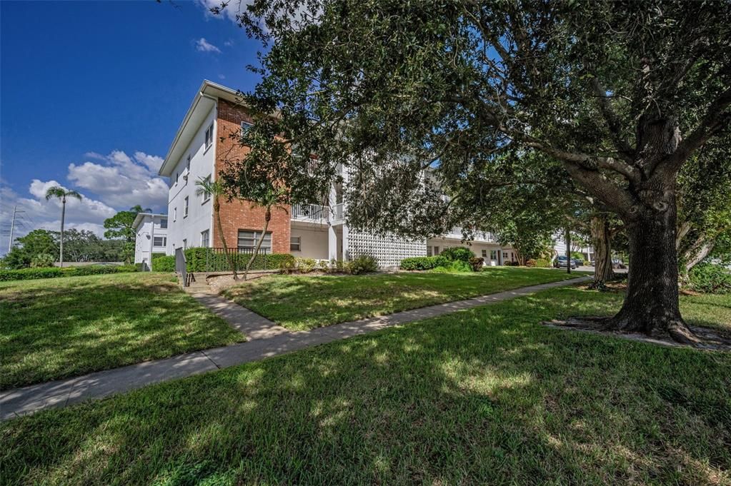 Active With Contract: $99,000 (2 beds, 2 baths, 1134 Square Feet)