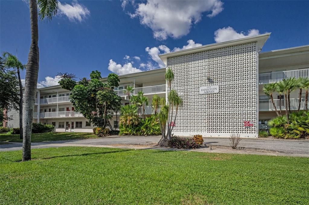 Active With Contract: $99,000 (2 beds, 2 baths, 1134 Square Feet)