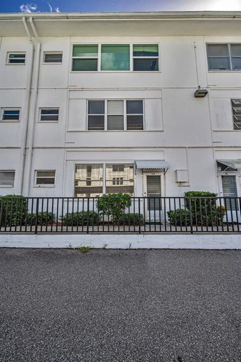Active With Contract: $99,000 (2 beds, 2 baths, 1134 Square Feet)