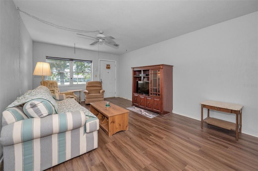 Active With Contract: $99,000 (2 beds, 2 baths, 1134 Square Feet)