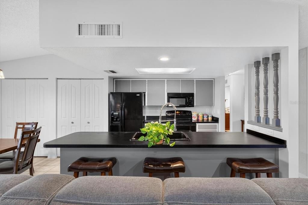 En Venta: $425,000 (2 camas, 2 baños, 1203 Pies cuadrados)