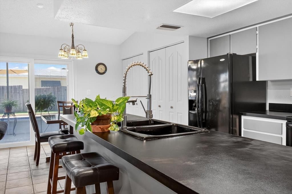 En Venta: $425,000 (2 camas, 2 baños, 1203 Pies cuadrados)