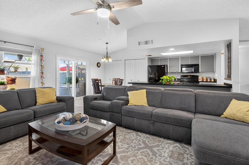 En Venta: $425,000 (2 camas, 2 baños, 1203 Pies cuadrados)