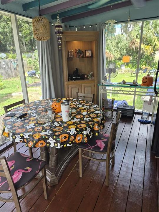 На продажу: $170,000 (2 спален, 2 ванн, 858 Квадратных фут)