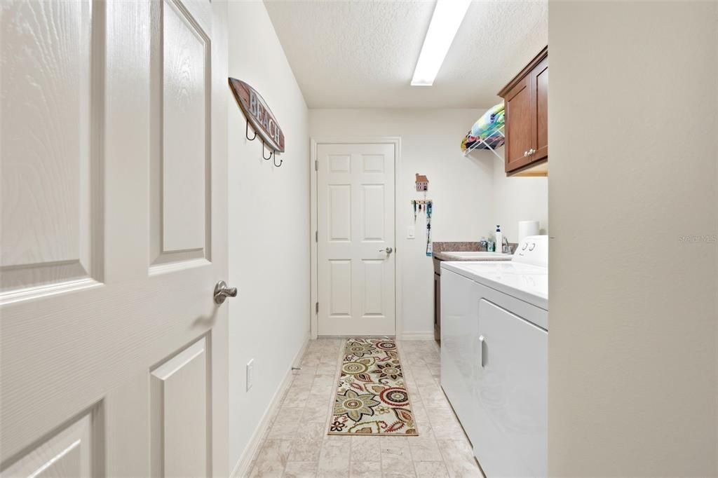 For Sale: $385,000 (3 beds, 2 baths, 1558 Square Feet)