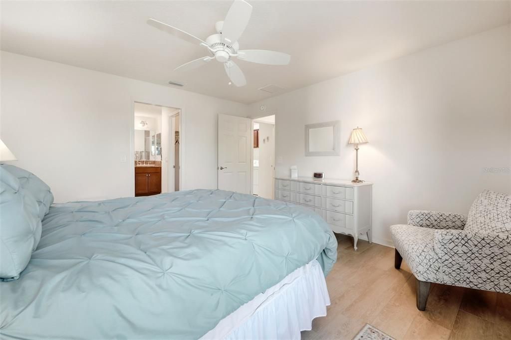 For Sale: $385,000 (3 beds, 2 baths, 1558 Square Feet)