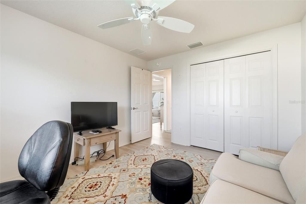 For Sale: $385,000 (3 beds, 2 baths, 1558 Square Feet)