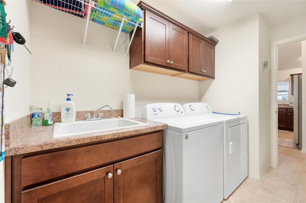 For Sale: $385,000 (3 beds, 2 baths, 1558 Square Feet)