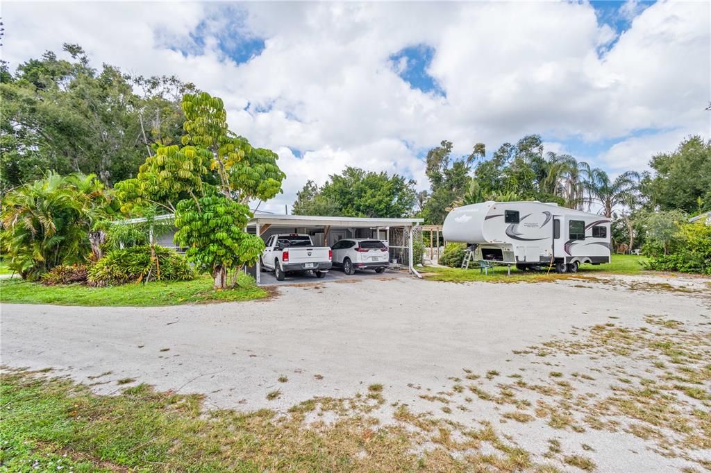 Под контрактом: $649,000 (3 спален, 2 ванн, 2264 Квадратных фут)