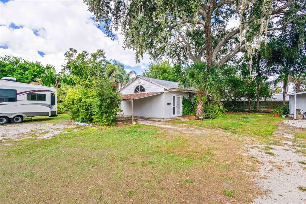 Под контрактом: $649,000 (3 спален, 2 ванн, 2264 Квадратных фут)