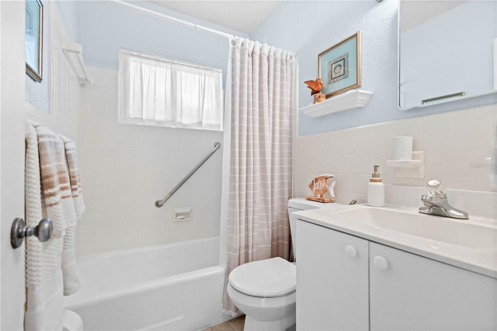 Под контрактом: $649,000 (3 спален, 2 ванн, 2264 Квадратных фут)