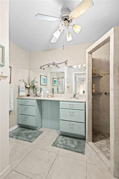 Под контрактом: $649,000 (3 спален, 2 ванн, 2264 Квадратных фут)