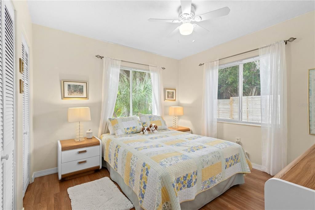 Под контрактом: $649,000 (3 спален, 2 ванн, 2264 Квадратных фут)