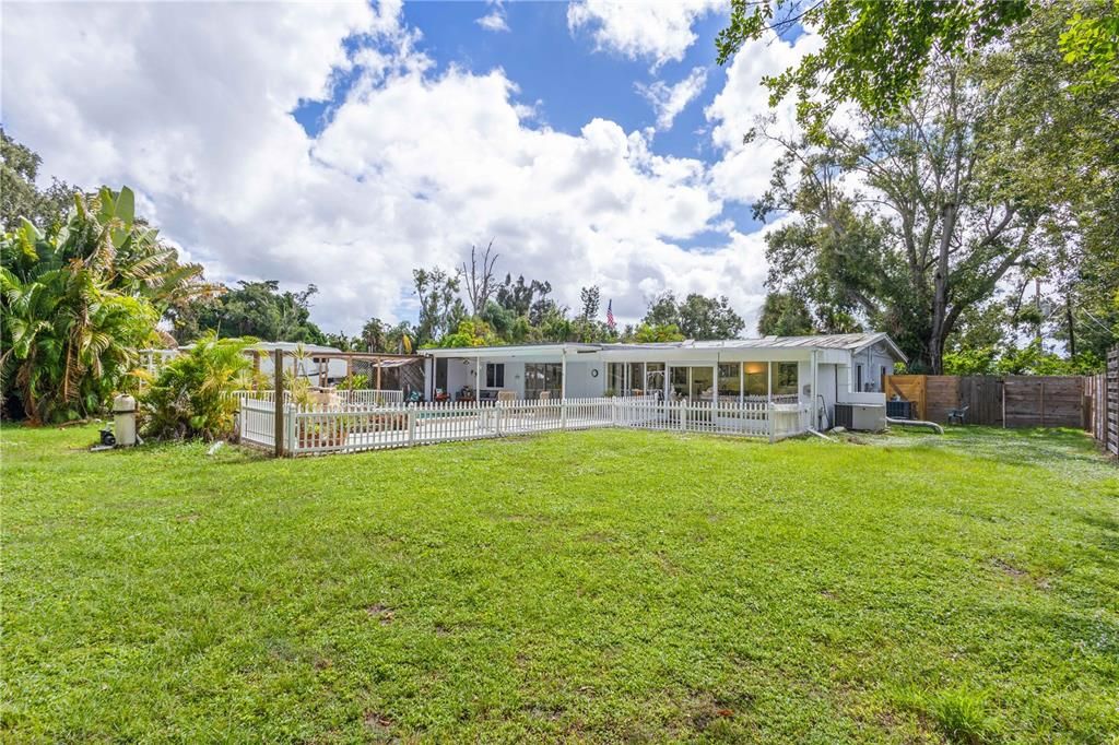 Под контрактом: $649,000 (3 спален, 2 ванн, 2264 Квадратных фут)