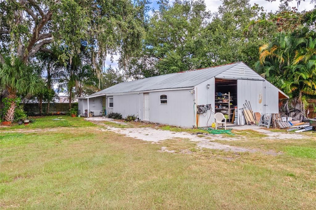 Под контрактом: $649,000 (3 спален, 2 ванн, 2264 Квадратных фут)