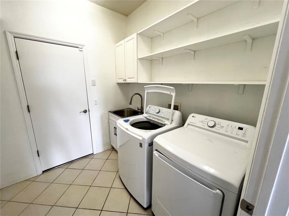 For Rent: $2,650 (2 beds, 2 baths, 1688 Square Feet)