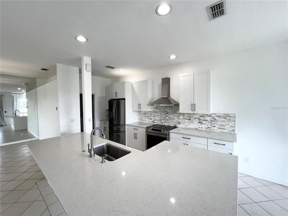 For Rent: $2,650 (2 beds, 2 baths, 1688 Square Feet)