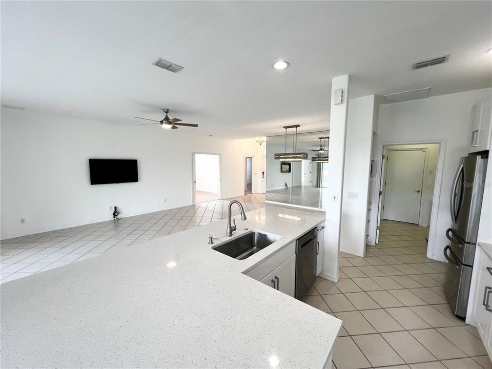 For Rent: $2,650 (2 beds, 2 baths, 1688 Square Feet)