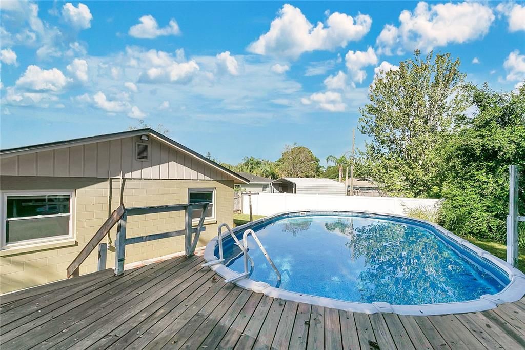 Activo con contrato: $420,000 (4 camas, 2 baños, 1611 Pies cuadrados)