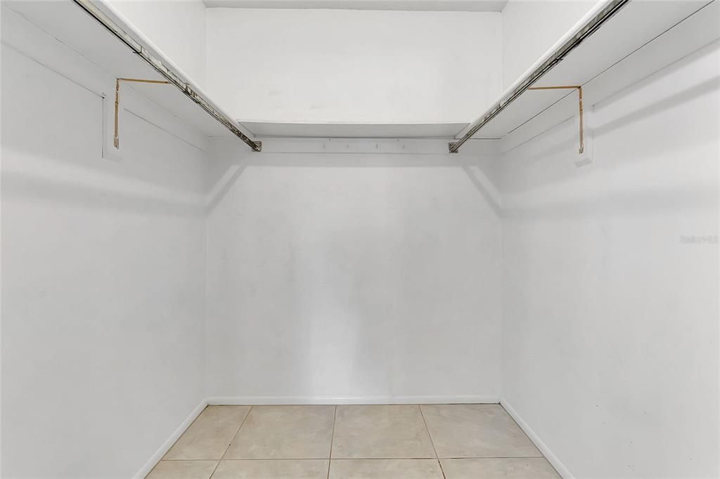 Activo con contrato: $420,000 (4 camas, 2 baños, 1611 Pies cuadrados)