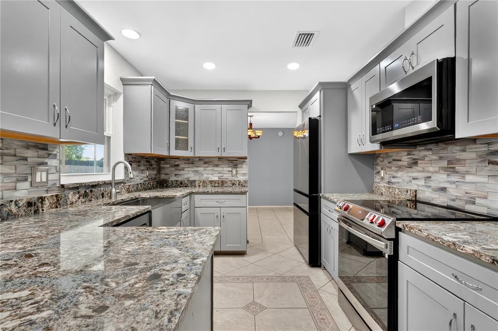 Activo con contrato: $420,000 (4 camas, 2 baños, 1611 Pies cuadrados)