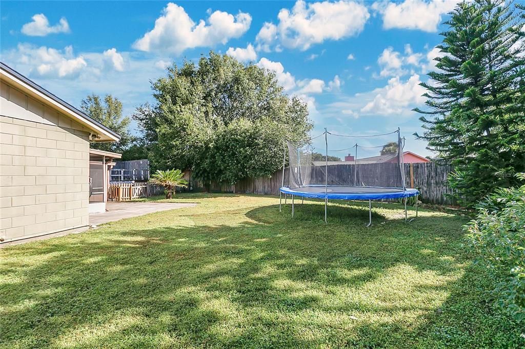 Activo con contrato: $420,000 (4 camas, 2 baños, 1611 Pies cuadrados)