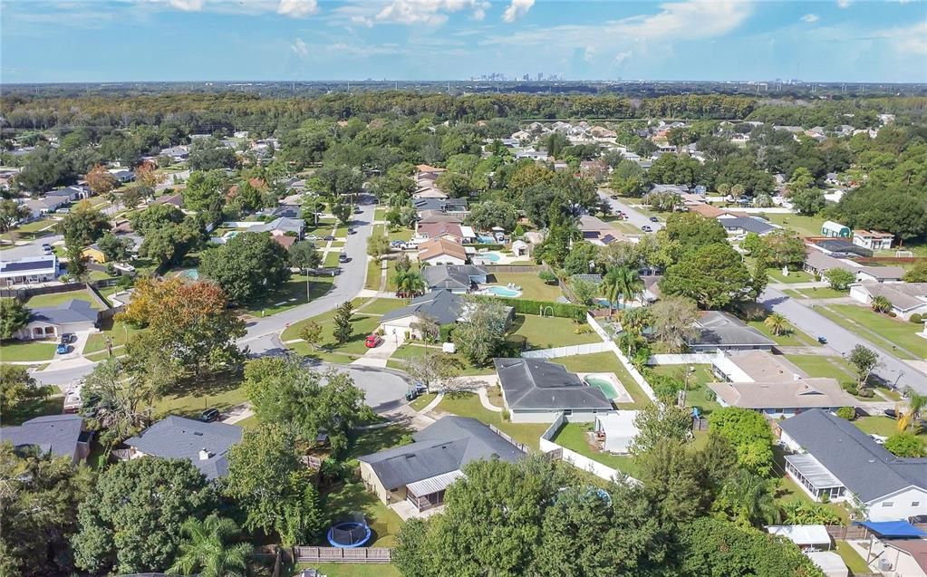 Activo con contrato: $420,000 (4 camas, 2 baños, 1611 Pies cuadrados)