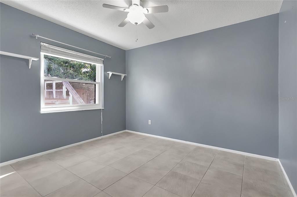 Activo con contrato: $420,000 (4 camas, 2 baños, 1611 Pies cuadrados)