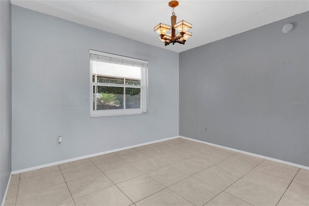 Activo con contrato: $420,000 (4 camas, 2 baños, 1611 Pies cuadrados)