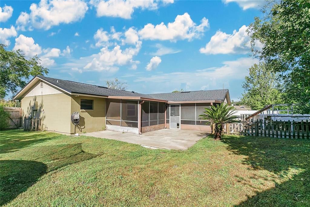 Activo con contrato: $420,000 (4 camas, 2 baños, 1611 Pies cuadrados)