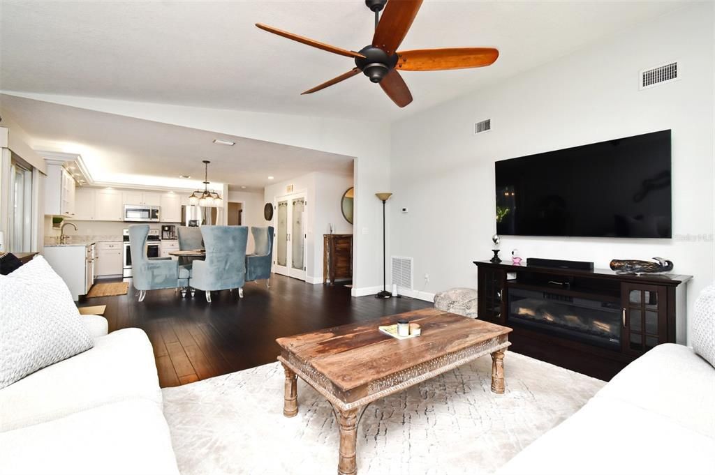 For Sale: $465,000 (3 beds, 2 baths, 1612 Square Feet)