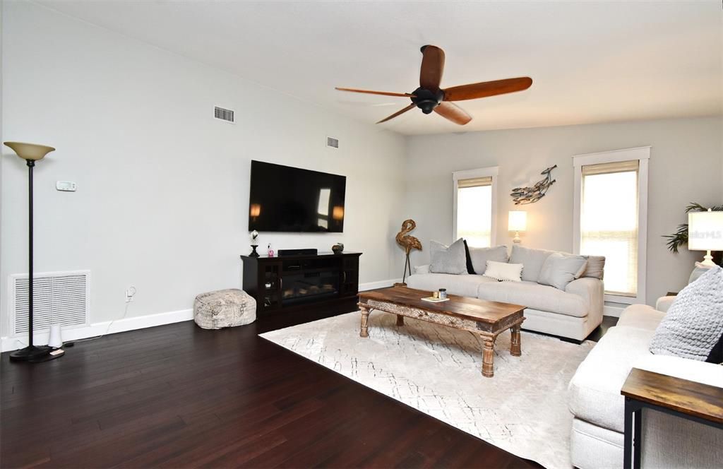 For Sale: $465,000 (3 beds, 2 baths, 1612 Square Feet)