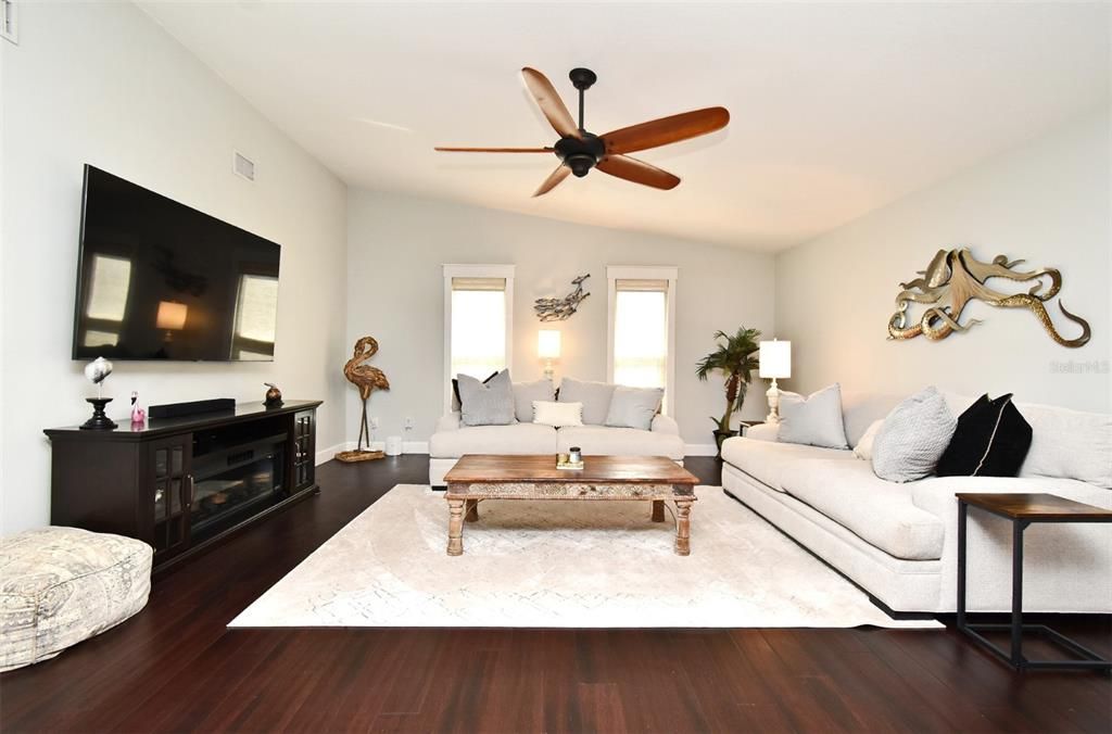 For Sale: $465,000 (3 beds, 2 baths, 1612 Square Feet)