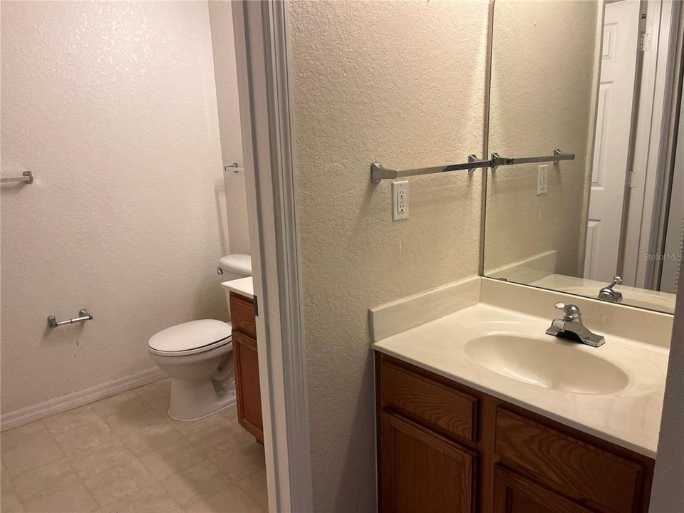 合同活跃: $1,900 (3 贝兹, 2 浴室, 1296 平方英尺)