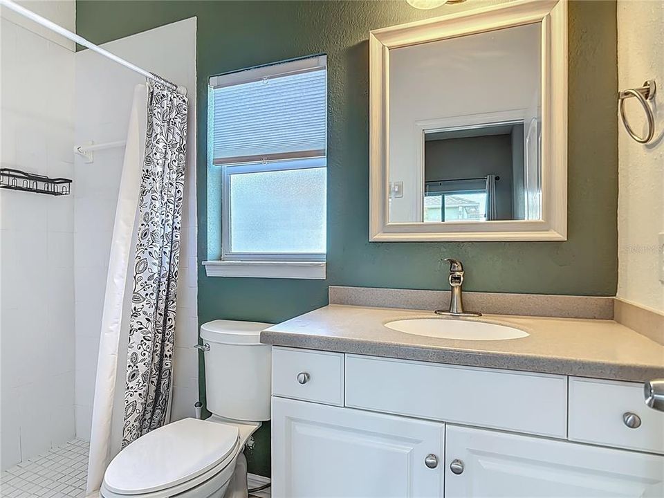 Active With Contract: $219,500 (3 beds, 2 baths, 1043 Square Feet)